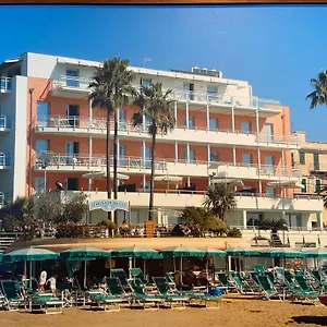 residence-perelli.hotelitalianriviera.com/